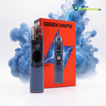 GeekVape Wenax Q2 E-Zigaretten Set in Blau vor einer roten Verpackung mit blauem Raucheffekt.
