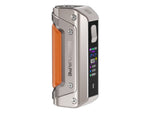 GeekVape Aegis Solo 3 Akkuträger in Silber mit orangefarbener Einlage und Display.