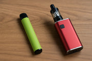 Einweg E-Zigarette vs. aufladbare E-Zigarette - Welche ist die bessere Wahl für dich?