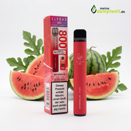 Rote ELFBAR 800 Einweg E-Zigarette mit Wassermelonen-Geschmack vor frischen Wassermelonenstücken.