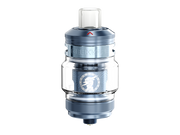 Blauer Geekvape Z Nano 3 Clearomizer aus Edelstahl und Glas mit Logo-Gravur auf weißem Hintergrund.